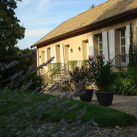 Апартаменты Les Communs Du Manoir Экюли Экстерьер фото