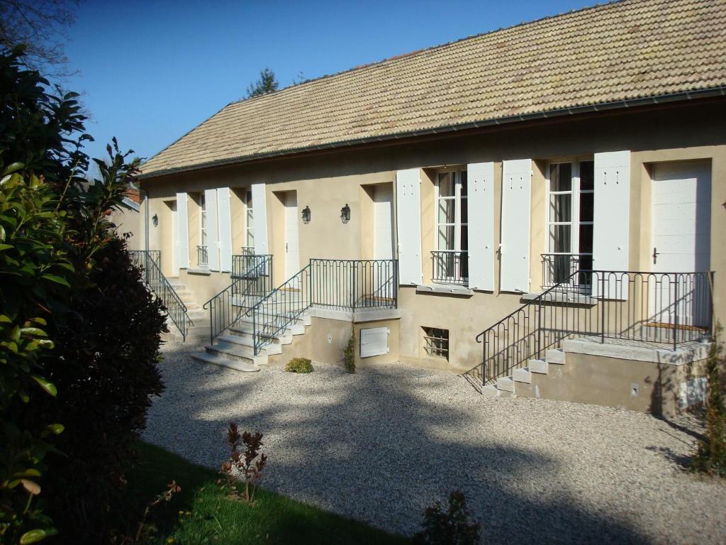 Апартаменты Les Communs Du Manoir Экюли Экстерьер фото